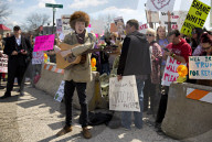 NEWS - US Wahlen: Das Volk demonstriert "Pro & Kontra" Trump