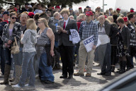 NEWS - US Wahlen: Das Volk demonstriert "Pro & Kontra" Trump