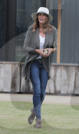 PEOPLE - Cindy Crawford trotzt dem Regen