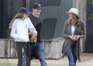 PEOPLE - Cindy Crawford trotzt dem Regen