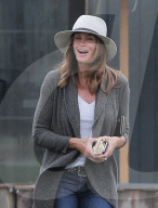 PEOPLE - Cindy Crawford trotzt dem Regen