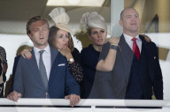 PEOPLE - Zara Philips und Mike Tindall verfolgen gespannt das Pferderennen