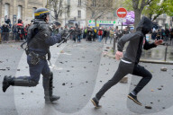 NEWS - Paris: Massive Auseinandersetzungen bei Demo gegen Arbeitsrechtsreform