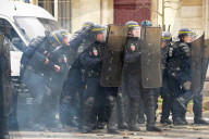 NEWS - Paris: Massive Auseinandersetzungen bei Demo gegen Arbeitsrechtsreform