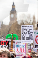 NEWS - Panama Papers: Protest in London gegen David Cameron