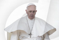 NEWS - Windige Sache: Papst bei seiner Jubiläumsrede