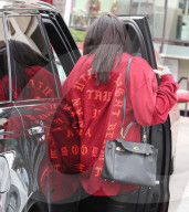 PEOPLE - Kylie Jenner trägt Mode ihres Schwagers: ein Pablo Shirt