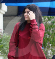 PEOPLE - Kylie Jenner trägt Mode ihres Schwagers: ein Pablo Shirt