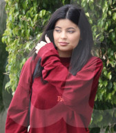PEOPLE - Kylie Jenner trägt Mode ihres Schwagers: ein Pablo Shirt