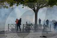 NEWS - Paris: Massive Auseinandersetzungen bei Demo gegen Arbeitsrechtsreform