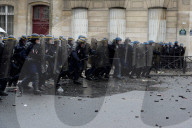 NEWS - Paris: Massive Auseinandersetzungen bei Demo gegen Arbeitsrechtsreform