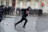 NEWS - Paris: Massive Auseinandersetzungen bei Demo gegen Arbeitsrechtsreform
