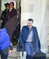 PEOPLE - Jon Hamm trŠgt schweres GeschŸtz bei den Dreharbeiten zu "Baby Driver"