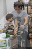 PEOPLE - Olivier Martinez geht mit seinem Sohn einkaufen