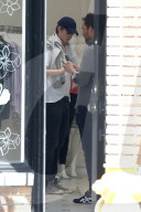 PEOPLE - Eddie Redmayne und Shannon Woodward zusammen einkaufen in Venica CA