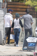 PEOPLE - Eddie Redmayne und Shannon Woodward zusammen einkaufen in Venica CA