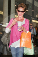 PEOPLE - Katherine Heigl lŠchelt bei ihrer Ankunft in LA