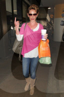 PEOPLE - Katherine Heigl lŠchelt bei ihrer Ankunft in LA