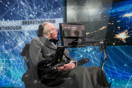 PEOPLE - Stephen Hawking bei der Vorstellung des 'Starshot Raumschiffprojekt' in NY