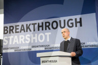 PEOPLE - Stephen Hawking bei der Vorstellung des 'Starshot Raumschiffprojekt' in NY