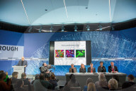 PEOPLE - Stephen Hawking bei der Vorstellung des 'Starshot Raumschiffprojekt' in NY