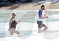 EXKLUSIV - Hugh Jackman und Frau Deborra geniessen ein Bad in St.Barts