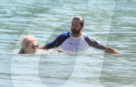 EXKLUSIV - Hugh Jackman und Frau Deborra geniessen ein Bad in St.Barts