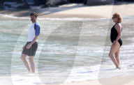EXKLUSIV - Hugh Jackman und Frau Deborra geniessen ein Bad in St.Barts