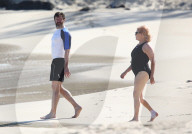 EXKLUSIV - Hugh Jackman und Frau Deborra geniessen ein Bad in St.Barts