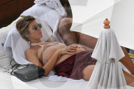 EXKLUSIV - Schwangere Audrina Patridge lässt die Seele am Pool hängen