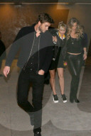 EXKLUSIV - Miley Cyrus und Liam Hemsworth händchenhaltend durch die Nacht