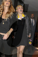 EXKLUSIV - Miley Cyrus und Liam Hemsworth händchenhaltend durch die Nacht