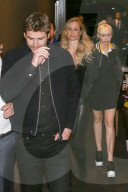 EXKLUSIV - Miley Cyrus und Liam Hemsworth händchenhaltend durch die Nacht