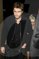 EXKLUSIV - Miley Cyrus und Liam Hemsworth händchenhaltend durch die Nacht