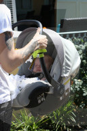 EXKLUSIV - Daddy on Duty: Louis Tomlinson mit dem Nachwuchs in Calabasas unterwegs