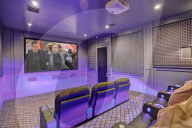 PEOPLE - So schön wohnt Joe Jonas in Sherman Oaks