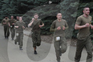 REPORTAGE - Ukraine: Rekruten PrÃ¼fung fÃ¼r 'Azov Spartan'