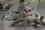 REPORTAGE - Ukraine: Rekruten PrÃ¼fung fÃ¼r 'Azov Spartan'