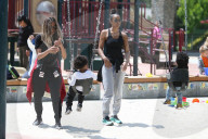 PEOPLE - Kelly Rowland spioelt mit Klein Titan im Park