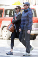 PEOPLE - Christy Turlington mit Freund Edward im Soho unterwegs