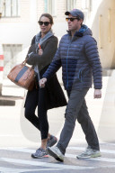 PEOPLE - Christy Turlington mit Freund Edward im Soho unterwegs
