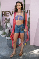PEOPLE - Coachella Tag 2: Promis feiern an der Revolve Party
