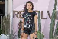 PEOPLE - Coachella Tag 2: Promis feiern an der Revolve Party