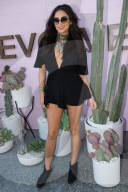 PEOPLE - Coachella Tag 2: Promis feiern an der Revolve Party