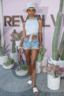 PEOPLE - Coachella Tag 2: Promis feiern an der Revolve Party