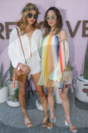 PEOPLE - Coachella Tag 2: Promis feiern an der Revolve Party