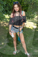 PEOPLE - Coachella Tag 2: Promis feiern an der Revolve Party