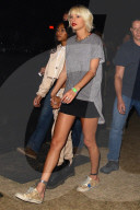 PEOPLE - Taylor Swift mit neuem Hair-Style am Coachella