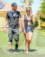 PEOPLE - Ashley Benson zeigt viel Haut am Coachella Festival