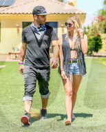 PEOPLE - Ashley Benson zeigt viel Haut am Coachella Festival